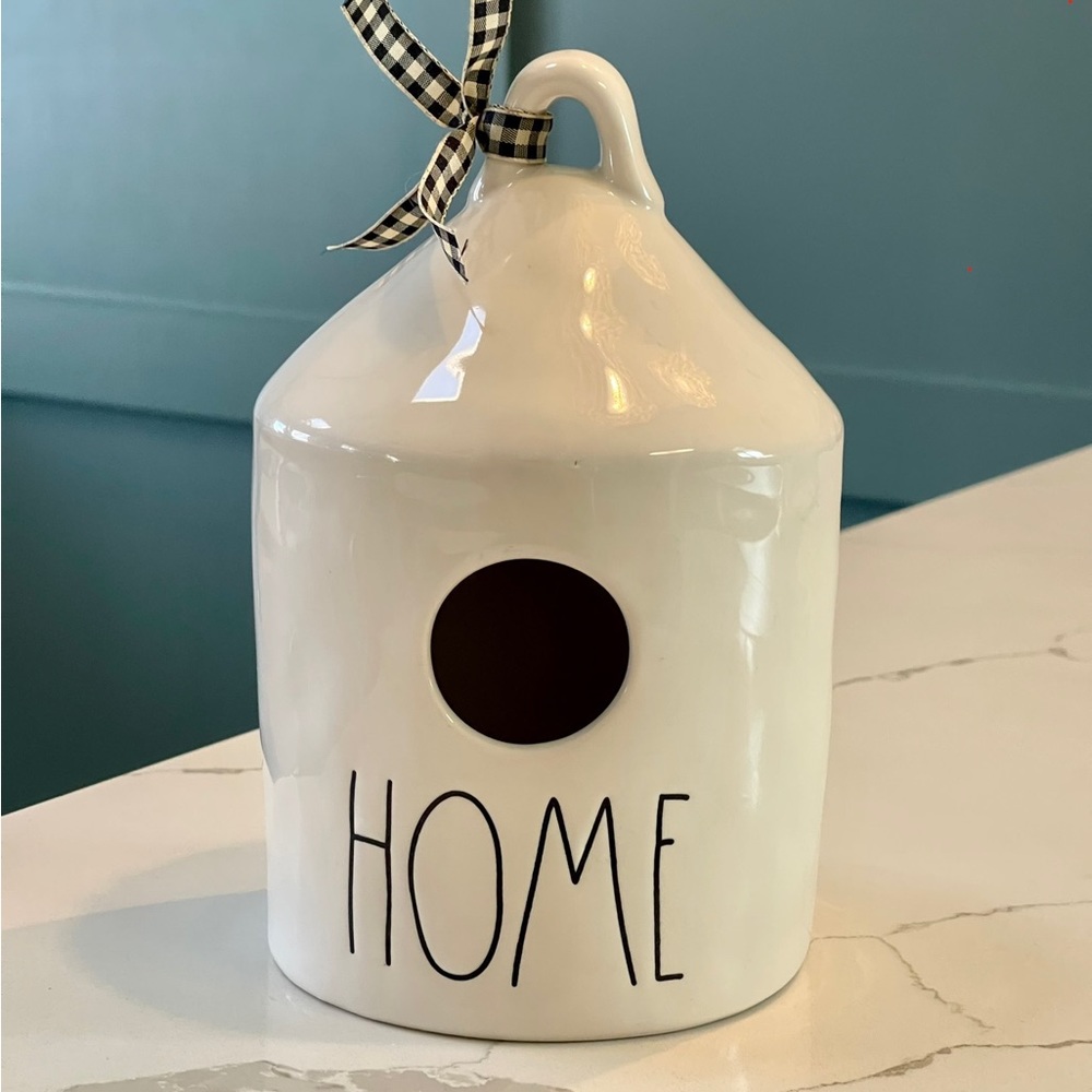 Great gift item❣️Adorable Rae Dunn Pottery Birdhouse  NWOT.